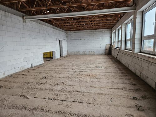 Budoucí největší prostor školy - dvě třídy dělené protihlukovou posuvnou stěnou